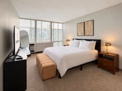 Golden Hour | Cozy Chicago Skyline | Sleeps 4