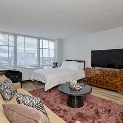 Modern Studio Near McCormick | Gym & Rooftop
