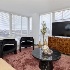 Comfortable 3BR Near McCormick & City Views