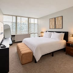 Golden Hour | Cozy Chicago Skyline | Sleeps 4