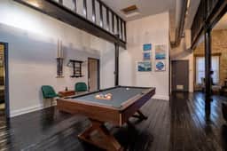 Luxury 5BR South Loop Near McCormick + Pool Table