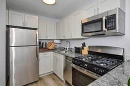 Modern 1BR Retreat  *Rooftop + Gym + WiFi