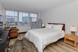 Modern 1BR Retreat  *Rooftop + Gym + WiFi