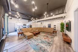 Luxury 5BR w/ King Bed & Pool Table | Near Chinatown