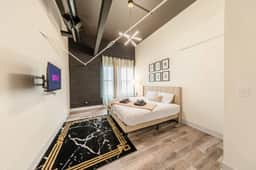Luxury 5BR w/ King Bed & Pool Table | Near Chinatown