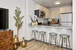 Modern Studio Near McCormick *Gym & Rooftop - Image 2