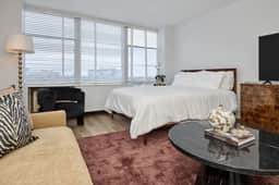 Modern Studio Near McCormick *Gym & Rooftop
