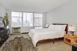Spacious 3BR Sleeps 8 | 5 Min to McCormick + Gym + Rooftop
