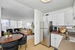 Spacious 3BR Sleeps 8, 5 Min to McCormick *Gym + Rooftop