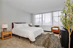Spacious 3BR | Near Mccormick + City View