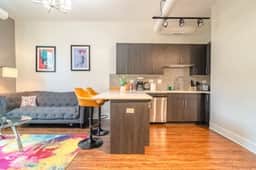 Stylish friendly 3BR Suite Near McCormick