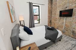 Business + Leisure 420K 3BR Suite Near McCormick