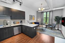 Cozy Chicago Smoke Ok 3BR Suite | Near McCormick