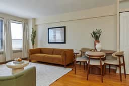 Lakeview Stay 15mins | Walk to Lake + Golf