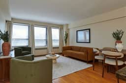 Lakeview Stay 15mins | Walk to Lake + Golf