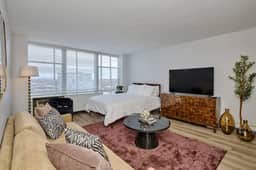 Stylish Studio Near McCormick | Gym + Rooftop
