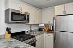 Stylish Studio Near McCormick | Gym + Rooftop