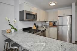 1BR Urban Retreat | Skyline Views