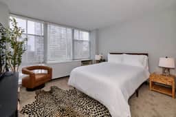 Bright 1Bedroom Sleeps 4 Near McCormick