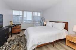 City Views Escape Modern 1BR *Near McCormick
