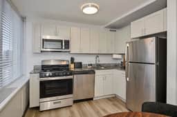 Comfortable 3BR Near McCormick & City Views