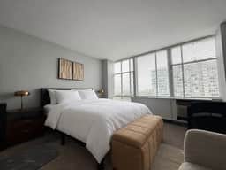 Walkable to McCormick Center/Studio/Sleeps 4 - Image 2