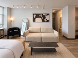 Stylish Studio | Downtown Chicago | Sleeps 4 - Image 5