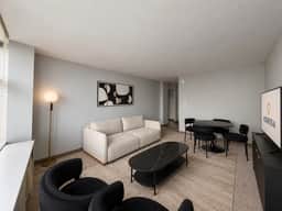 Golden Hour | Cozy Chicago Skyline | Sleeps 4 - Image 2