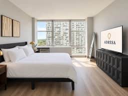 Modern 3 bedroom w/bright light - Image 3
