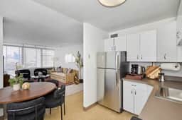 3BR Home with Free Parking | City View - Image 2