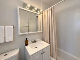 Chic 1BR near McCormick Place | Rooftop & Gym - Image 3