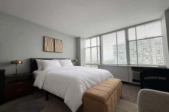 Walkable to McCormick Center/Studio/Sleeps 4 - Image 1