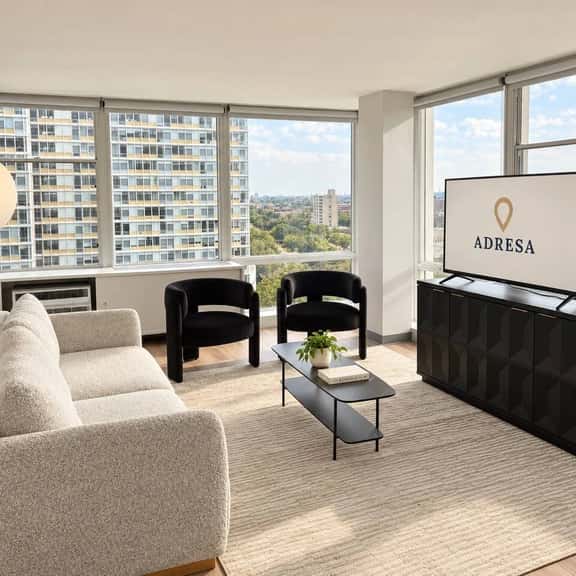 Modern 3 bedroom w/bright light - Image 1