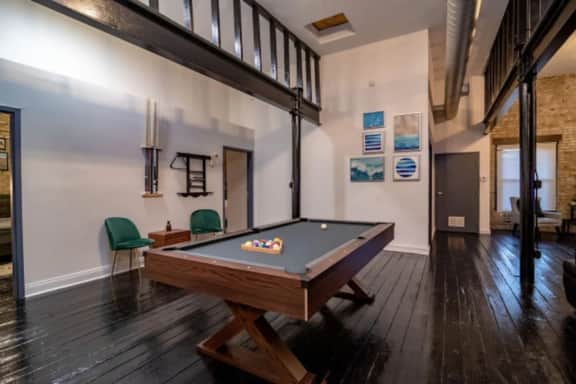 Luxury 5BR South Loop Near McCormick + Pool Table