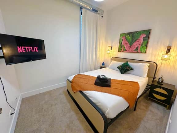 McCormick 3BR 2BA w/ Optional Parking *State St.