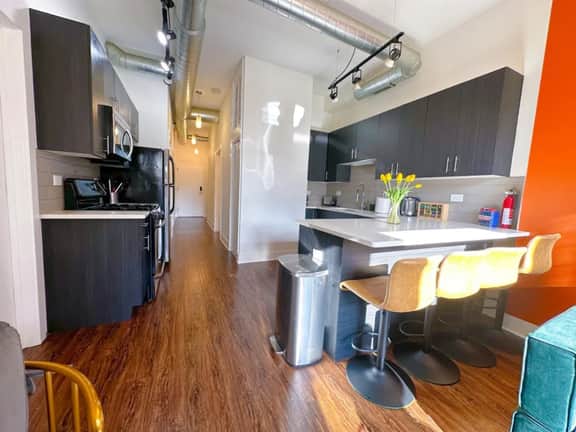 McCormick 3BR 2BA w/ Optional Parking *State St.