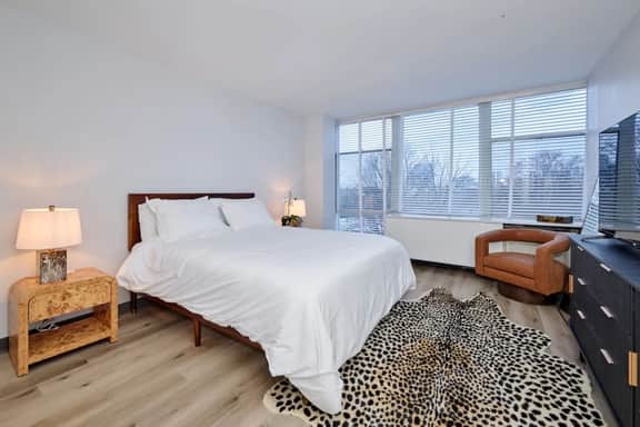 Modern 2BR w/ City View  *Fast Wi-Fi + Gym