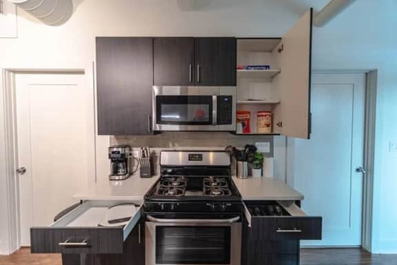 Modern 3BR  420 Friendly Near McCormick & Lakefront