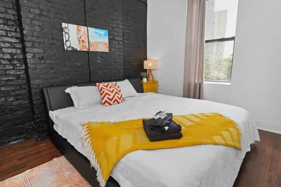 Modern 3BR  420 Friendly Near McCormick & Lakefront