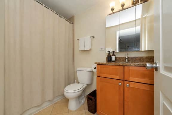Lakeview Escape Near Lake + City Access+ Wi-Fi