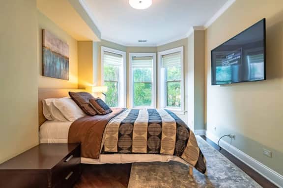 Luxury 4BR 4-Story Chicago Villa | Prime Gold Coast