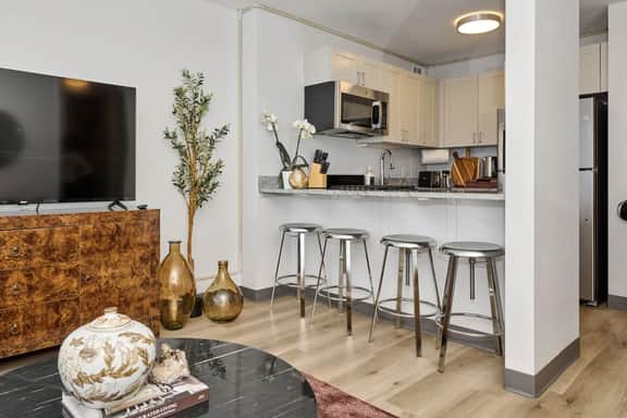 Modern Studio Near McCormick *Gym & Rooftop