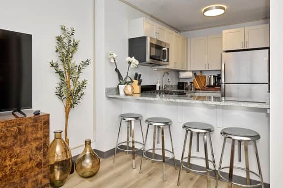 Modern Studio Near McCormick *Gym & Rooftop - Image 2
