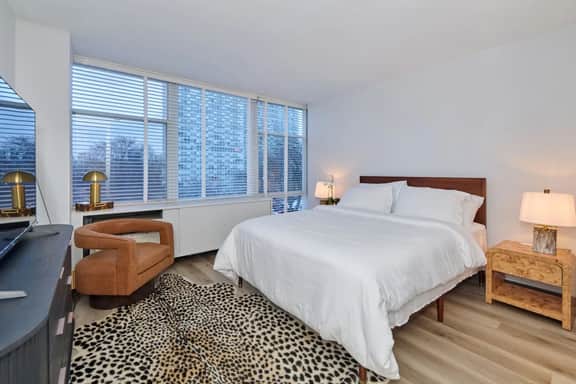 Perfect Group Stay 2BR City Views *Near McCormick