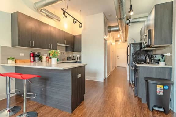 Spacious 3BR Smoke Ok | McCormick UIC Campus