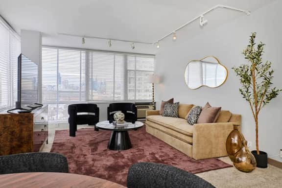 Spacious 3BR | Near Mccormick + City View
