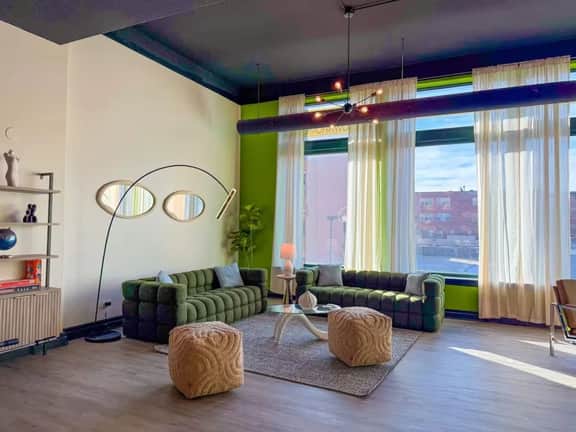 Spacious 6BR Unit | Near McCormick & Lakefront