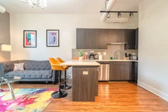 Stylish friendly 3BR Suite Near McCormick