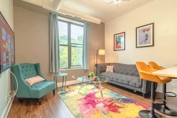 Stylish friendly 3BR Suite Near McCormick - Image 3