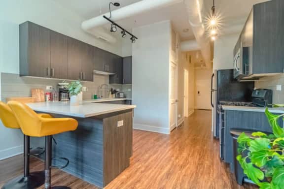 Stylish friendly 3BR Suite Near McCormick